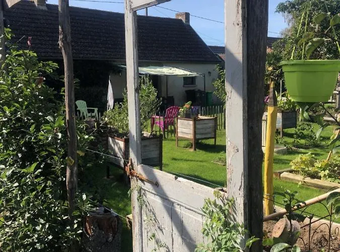 Casa de Férias Aux Jardins De La Guyonnière 2 à 13 Personnes