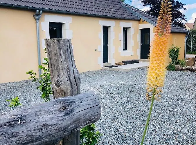 Casa de Férias Aux Jardins De La Guyonnière 2 à 13 Personnes