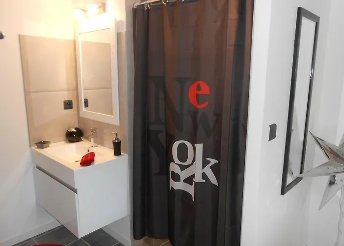 Casa de Férias Aux Jardins De La Guyonnière 2 à 13 Personnes