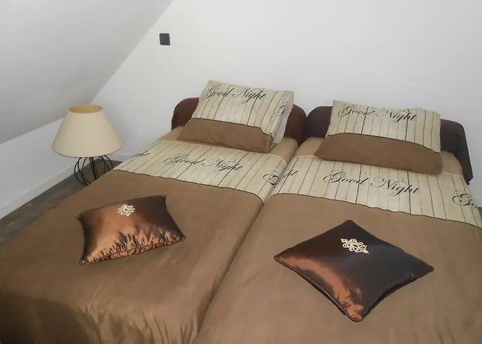 Aux Jardins De La Guyonnière 2 à 13 Personnes Casa de Férias *