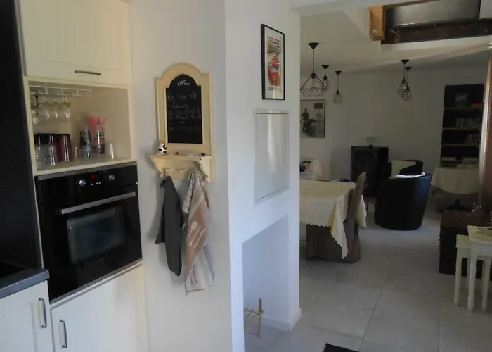 Casa de Férias Aux Jardins De La Guyonnière 2 à 13 Personnes Ruaudin