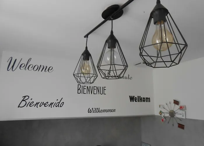 Casa de Férias Aux Jardins De La Guyonnière 2 à 13 Personnes